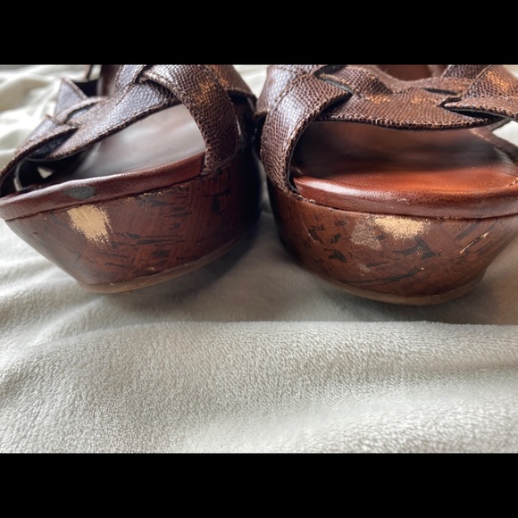 Maurices open wedges size 10 has wear and tear - Picture 3 of 6